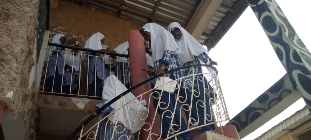 JJS 2 STUDENTS ON EXCURSION AT NIKE GALLERY OSOGBO